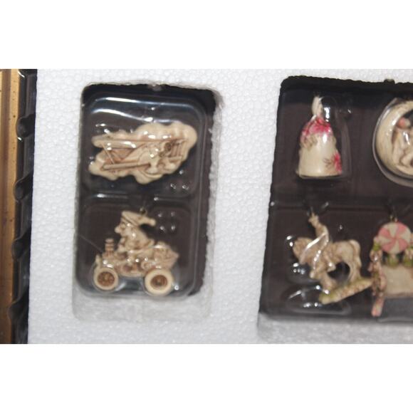 Hallmark Keepsake Ornament Club Gallery Collection Holiday Display Exclusive 30 - Picture 5 of 13